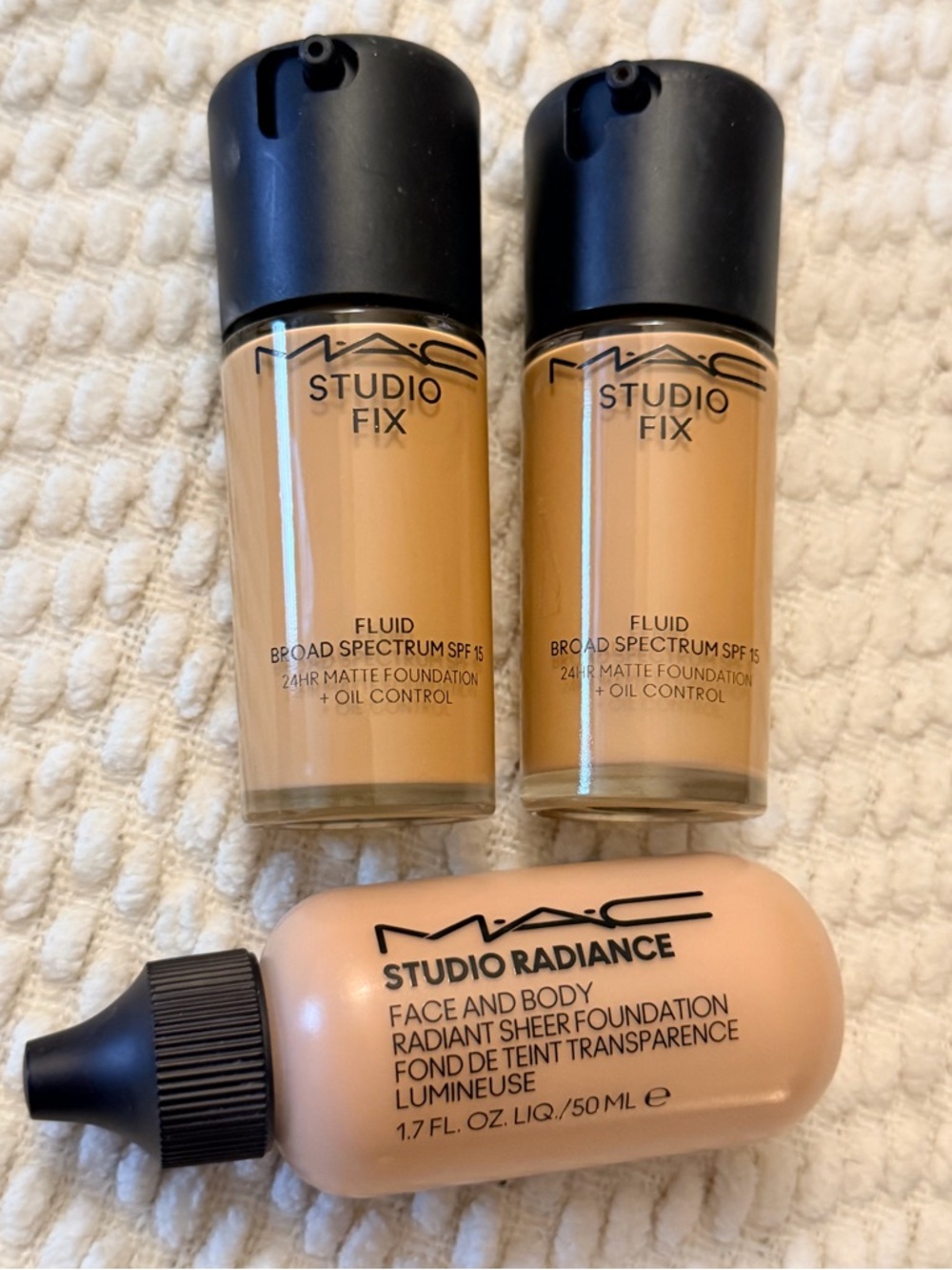 🤍MAC Studio Fix & Studio Radiance Liquid Foundations Bundle🤍 - Picture 2 of 6